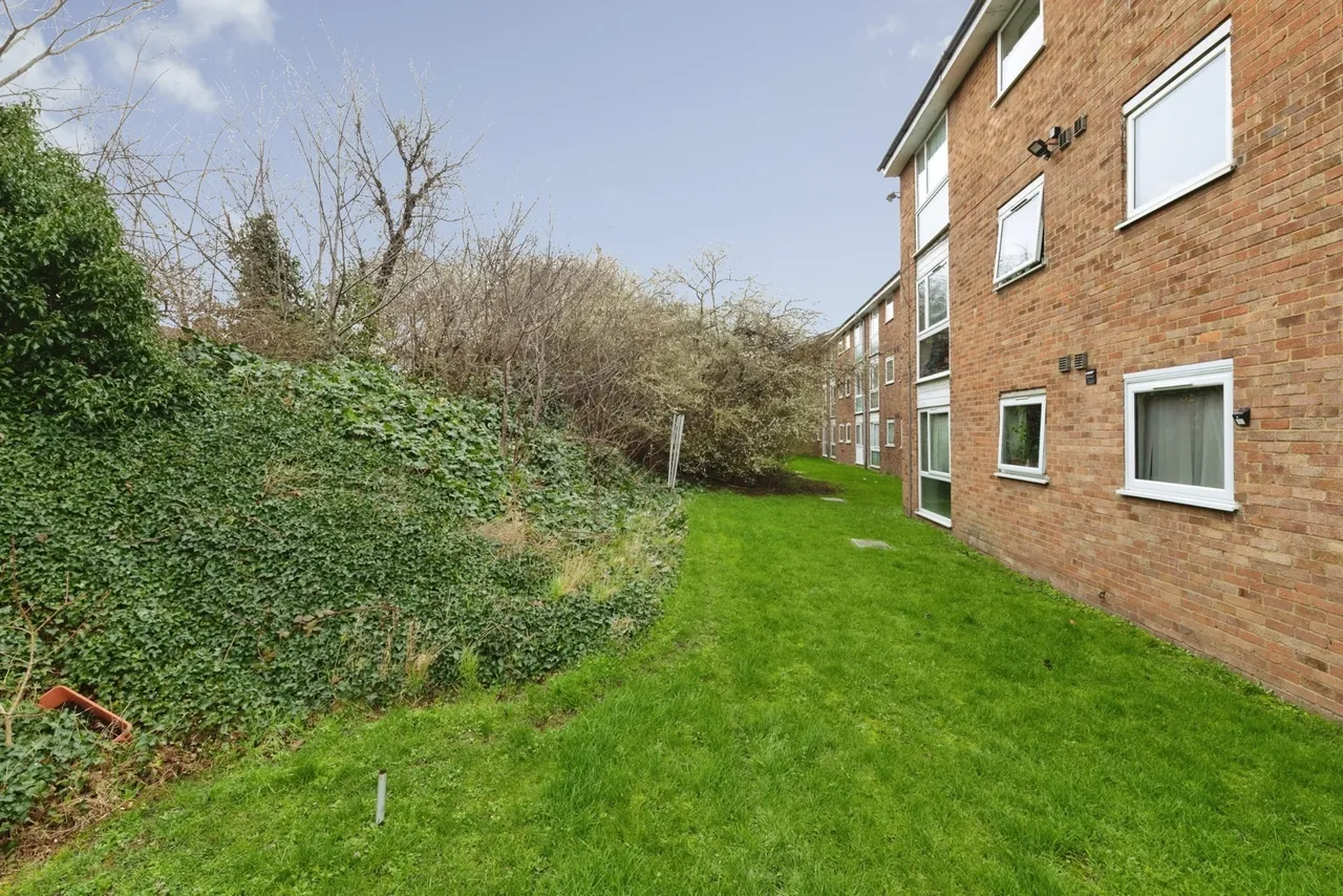Dellow Close, Ilford, IG2, photo 8