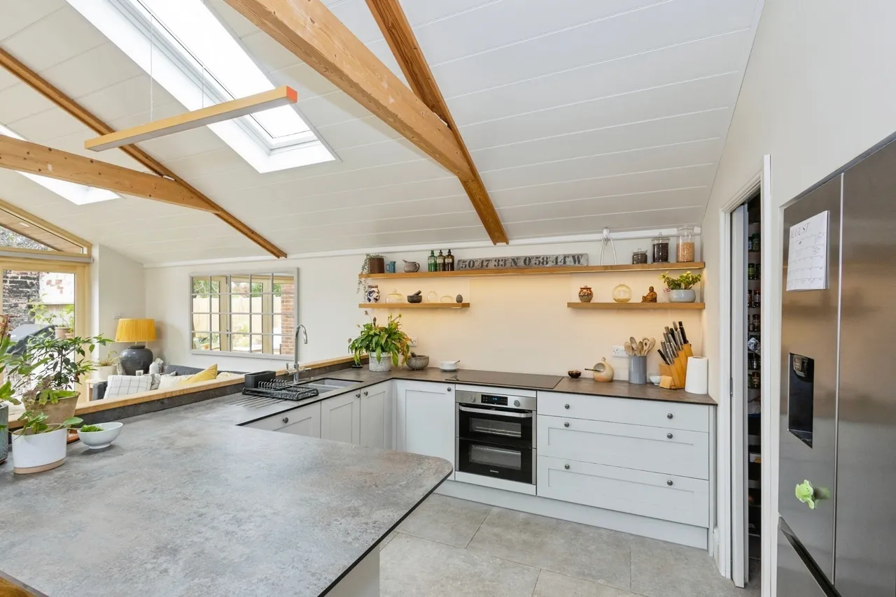 St. Marys Road, Hayling Island, PO11, photo 4
