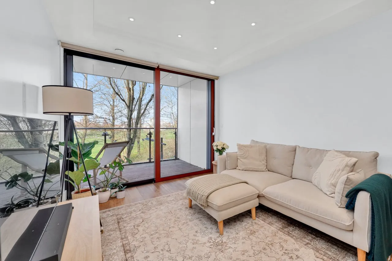 Knaresborough Drive, London, SW18, photo 2