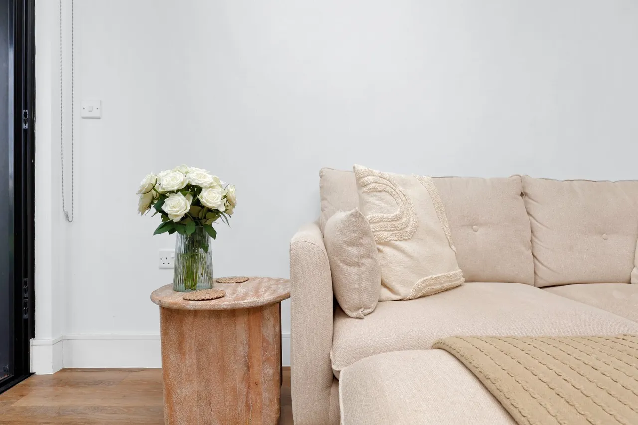 Knaresborough Drive, London, SW18, photo 12