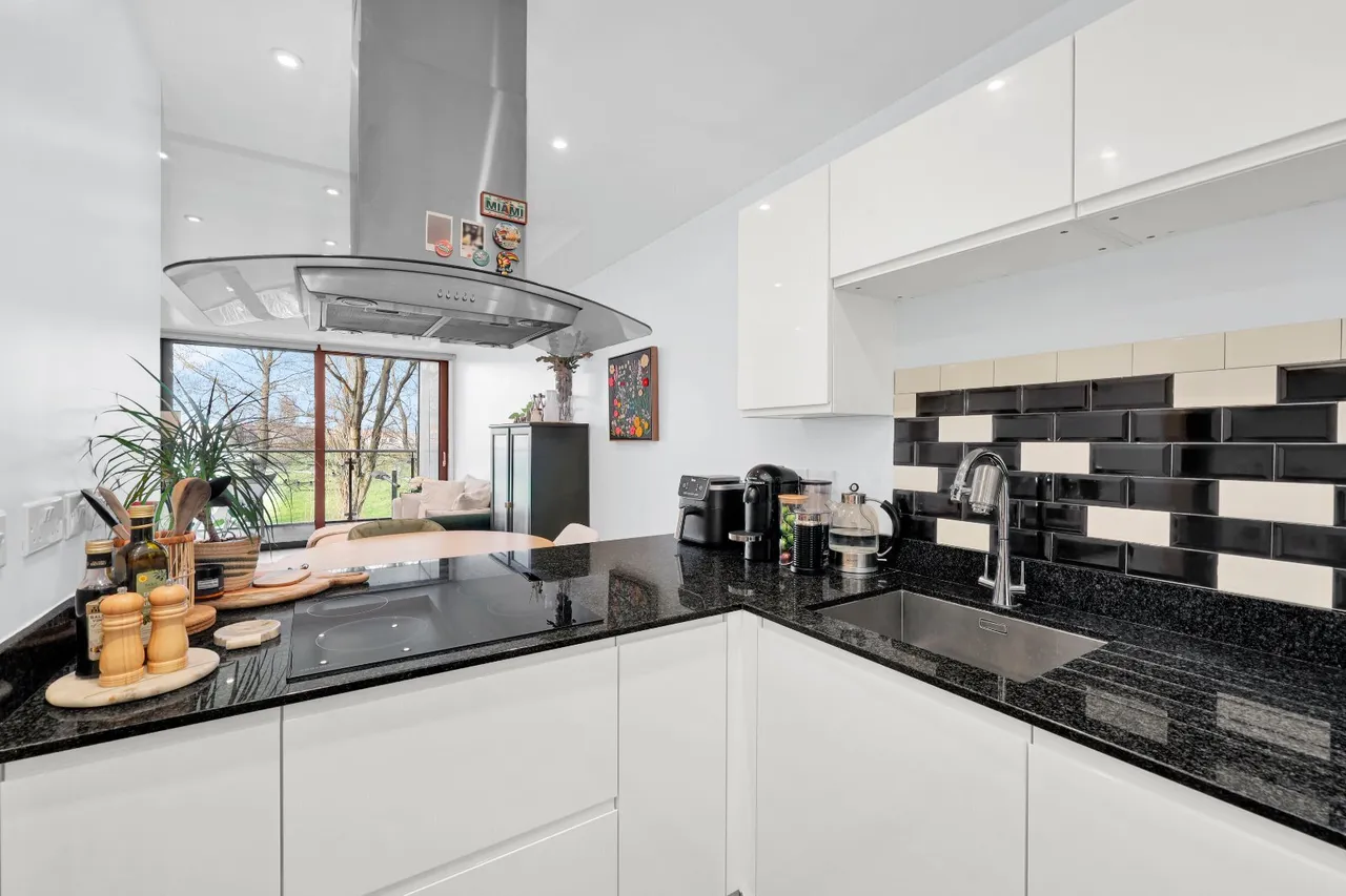 Knaresborough Drive, London, SW18, photo 9