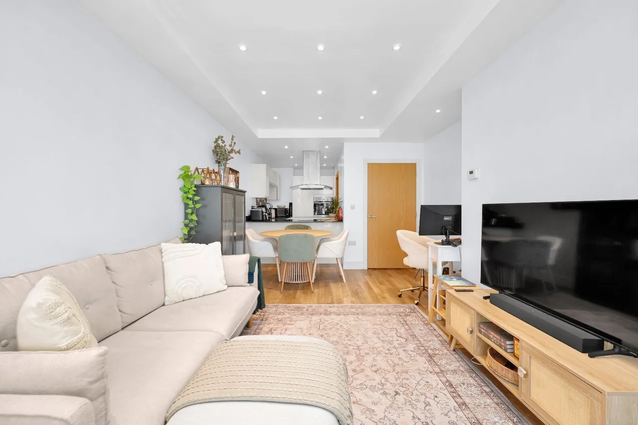 Knaresborough Drive, London, SW18, photo 14