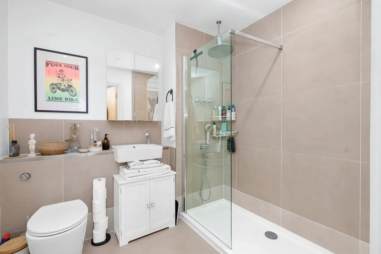 Knaresborough Drive, London, SW18, photo 10