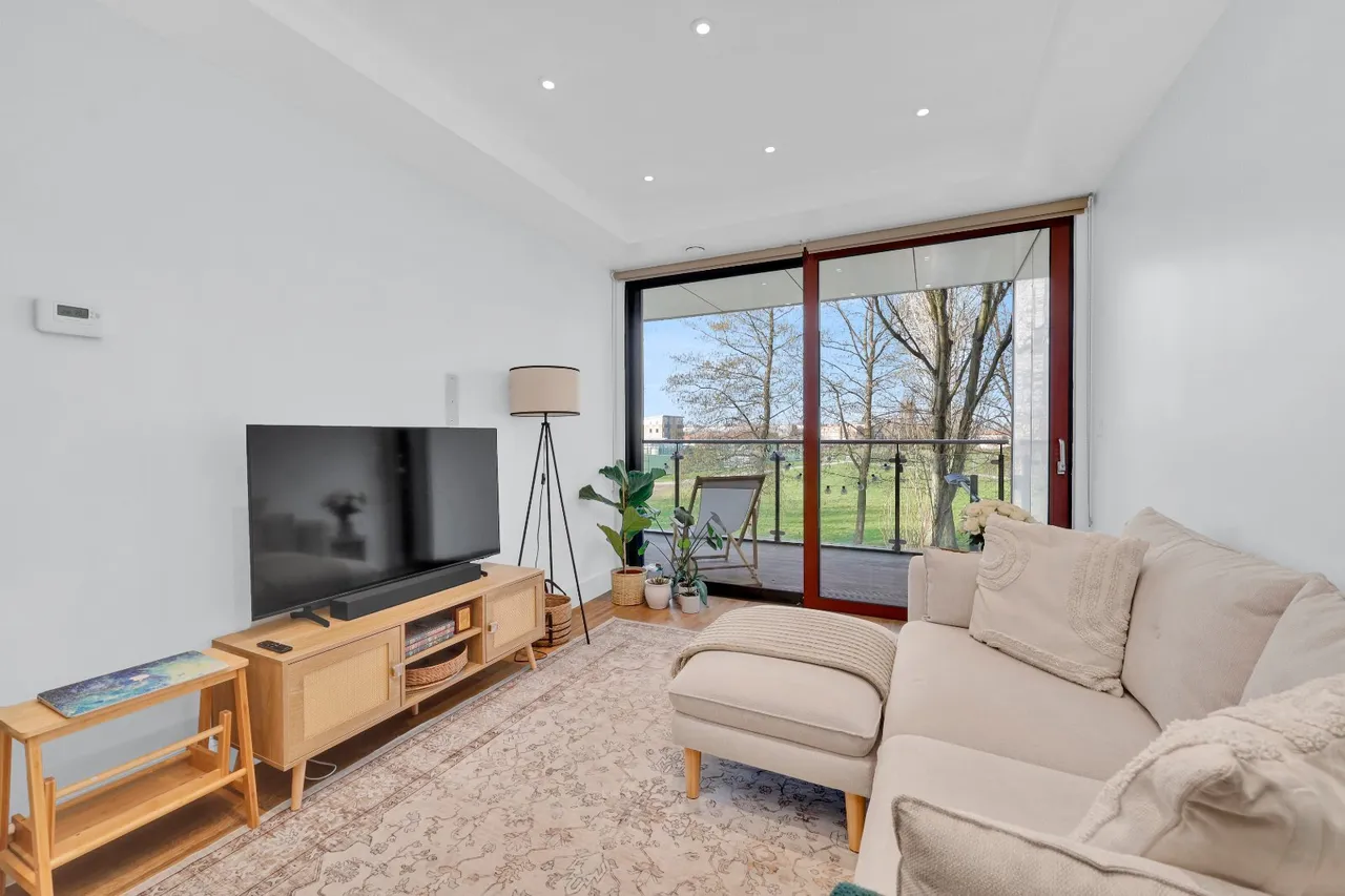 Knaresborough Drive, London, SW18, photo 4