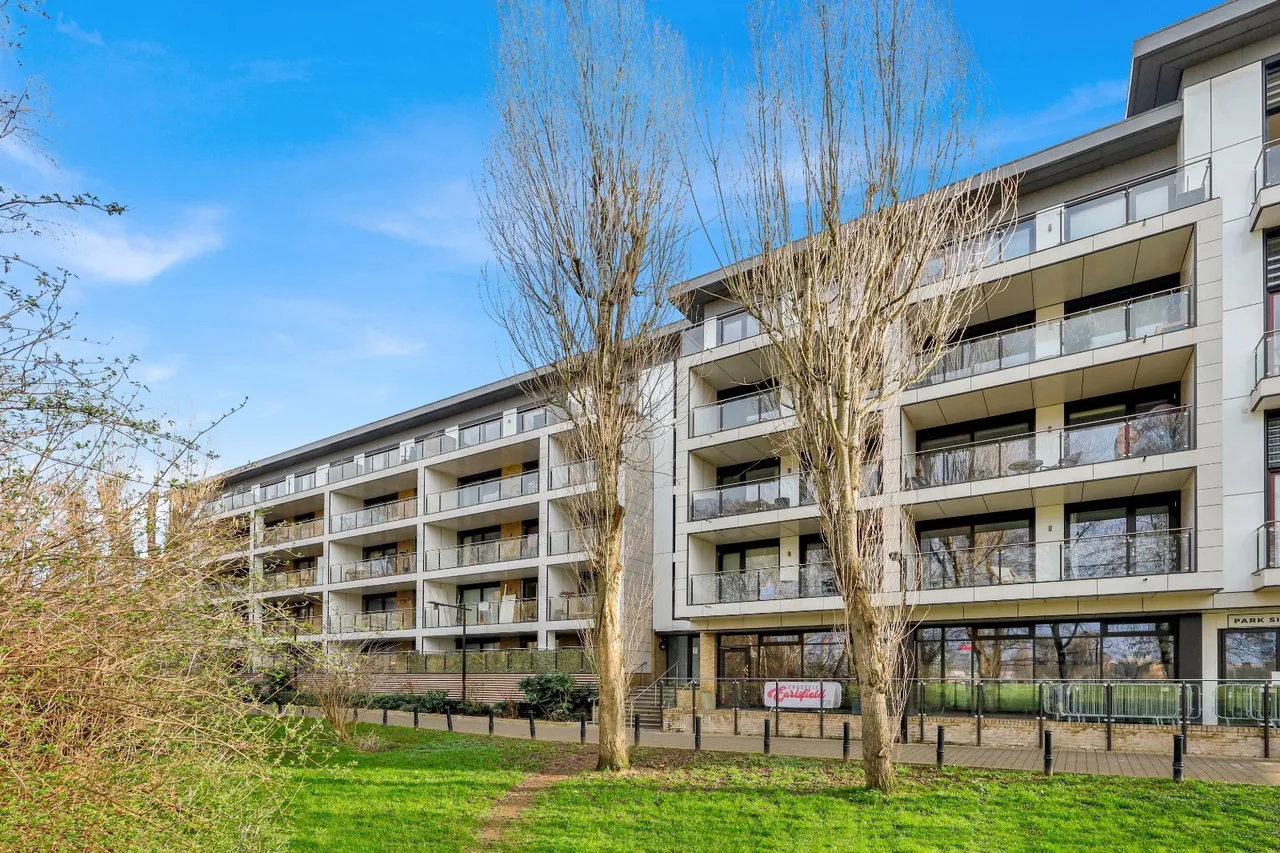 Knaresborough Drive, London, SW18, photo 16
