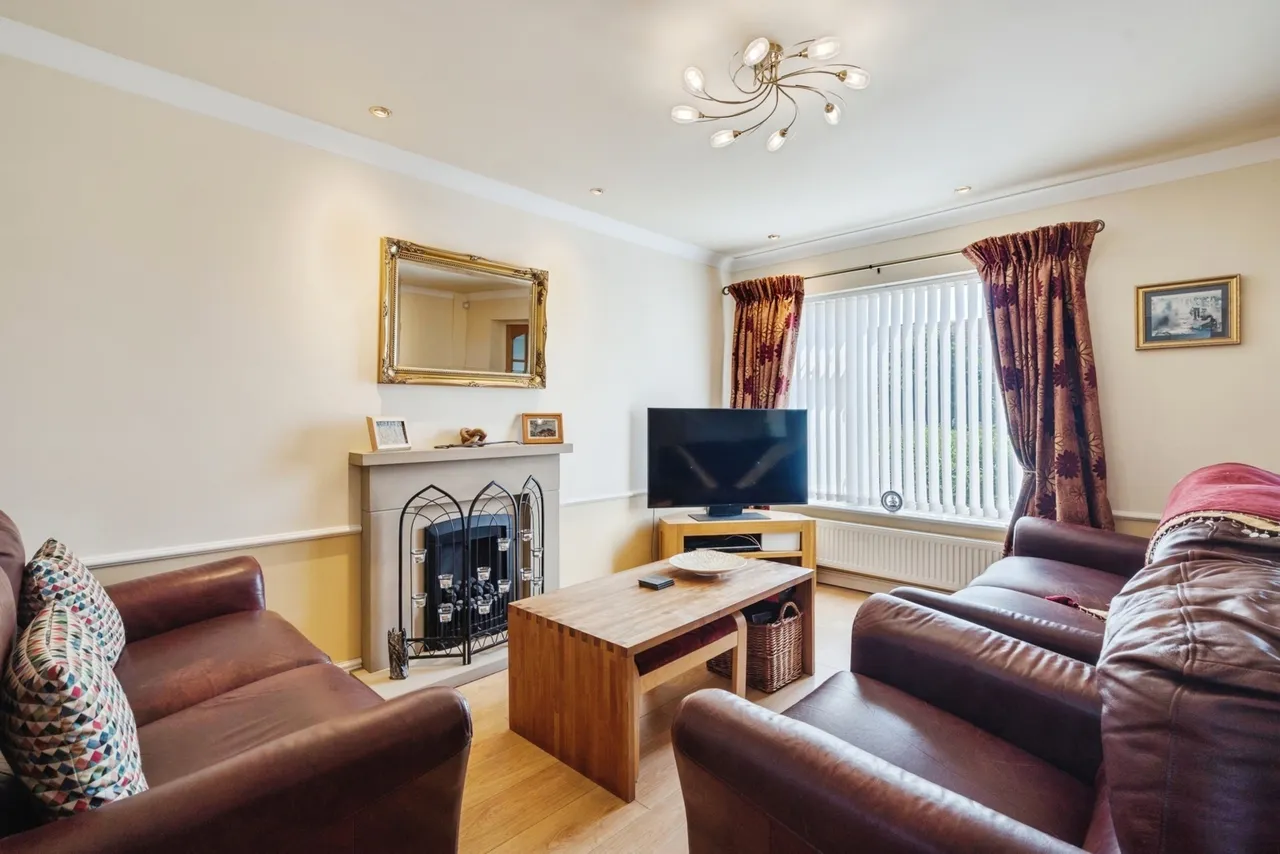 St. Georges Avenue, Westhoughton, BL5, photo 3