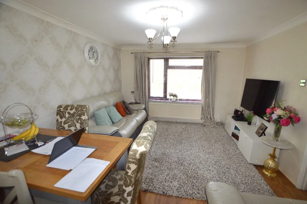 Ingress Gardens, Greenhithe, kent, DA9 9HW, photo 2