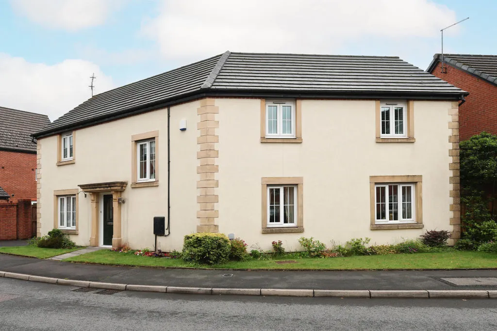 Newbold Hall Drive, Rochdale OL16 3AJ, photo 2