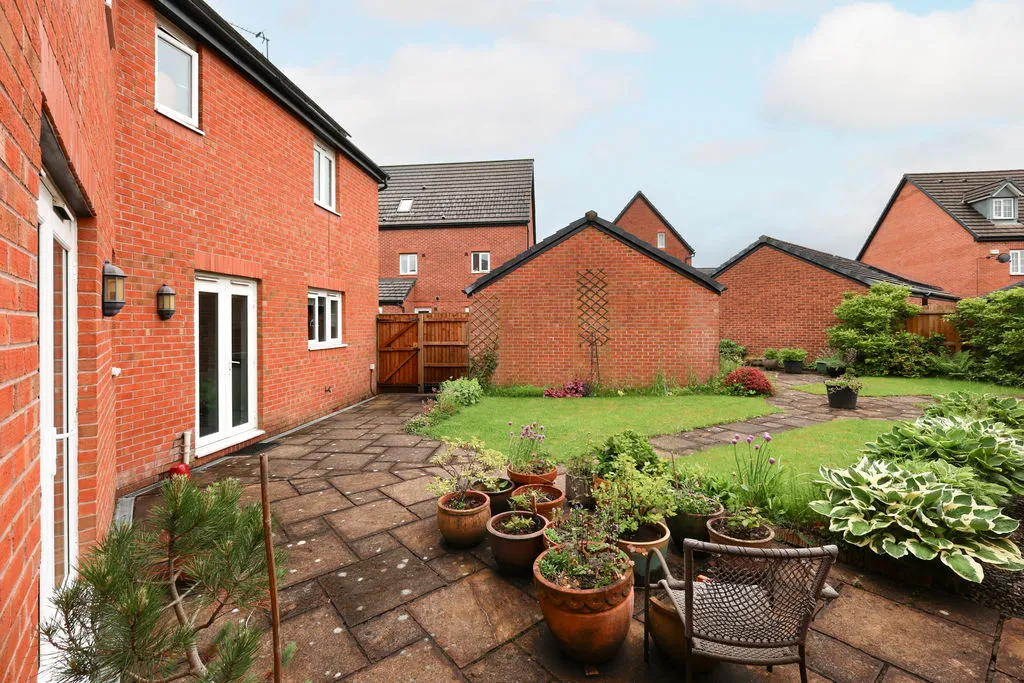 Newbold Hall Drive, Rochdale OL16 3AJ, photo 26