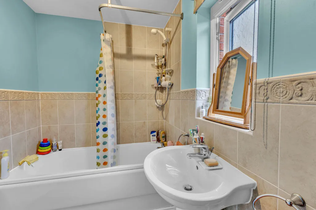Newbold Hall Drive, Rochdale OL16 3AJ, photo 17
