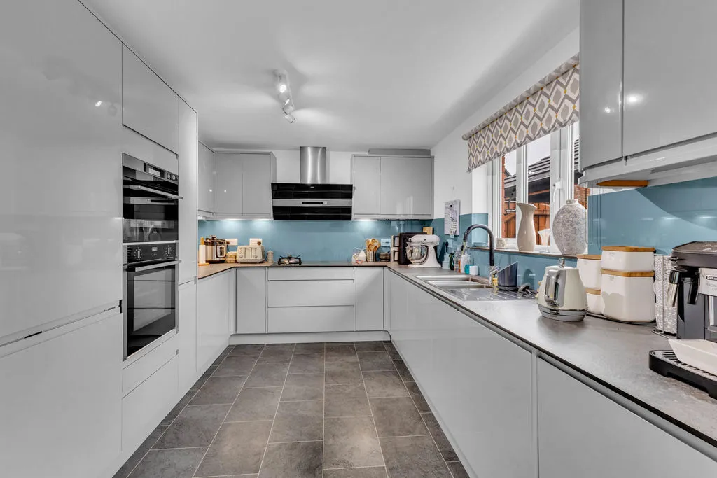 Newbold Hall Drive, Rochdale OL16 3AJ, photo 8