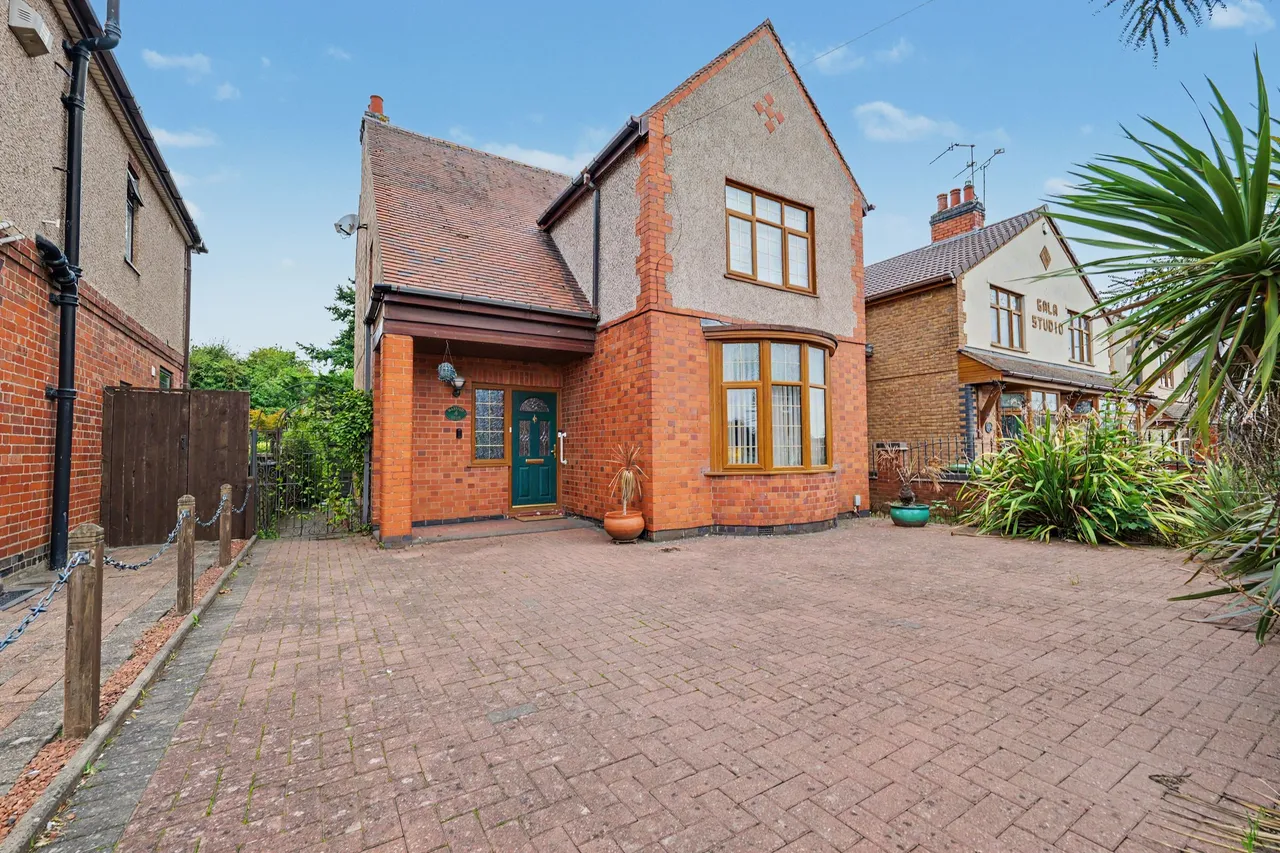 3 bed house for sale — Nuneaton Road, Bedworth, CV12
