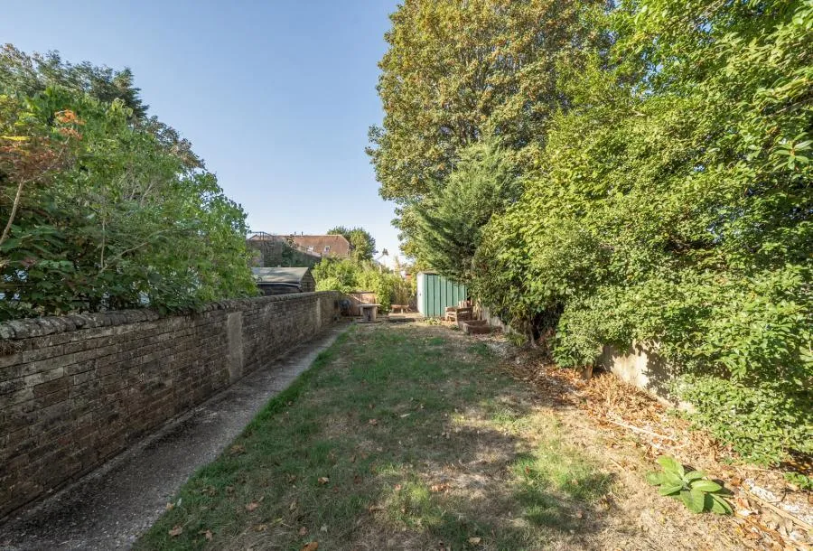 Lumley Road, Horley, RH6, photo 2