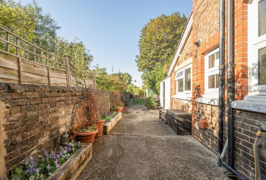 Lumley Road, Horley, RH6, photo 17