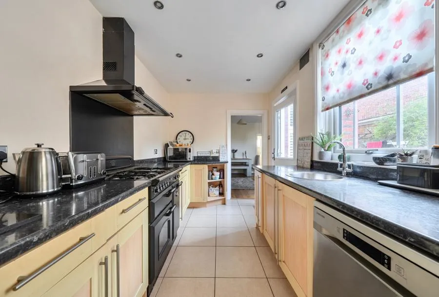 Lumley Road, Horley, RH6, photo 4