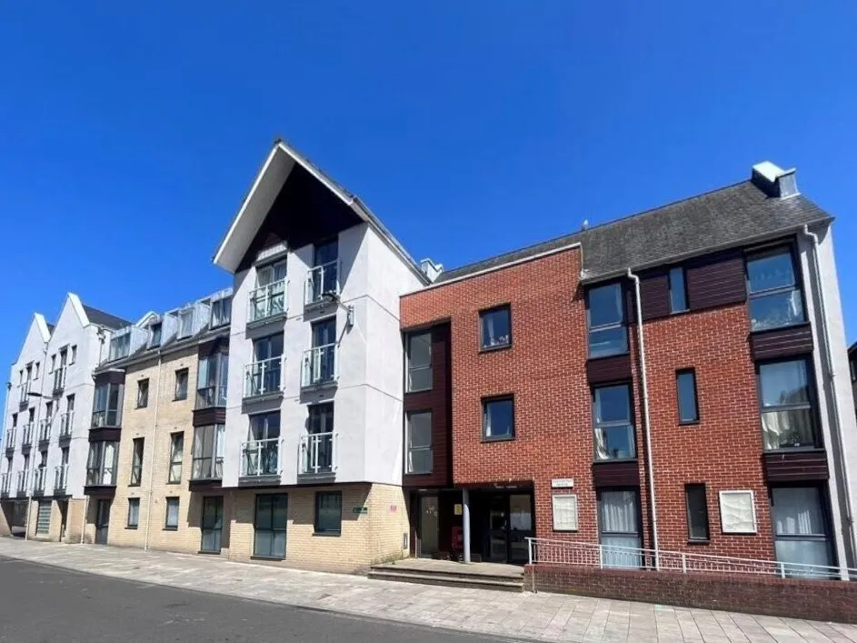 2 bed flat to rent, Castle Way, SO14