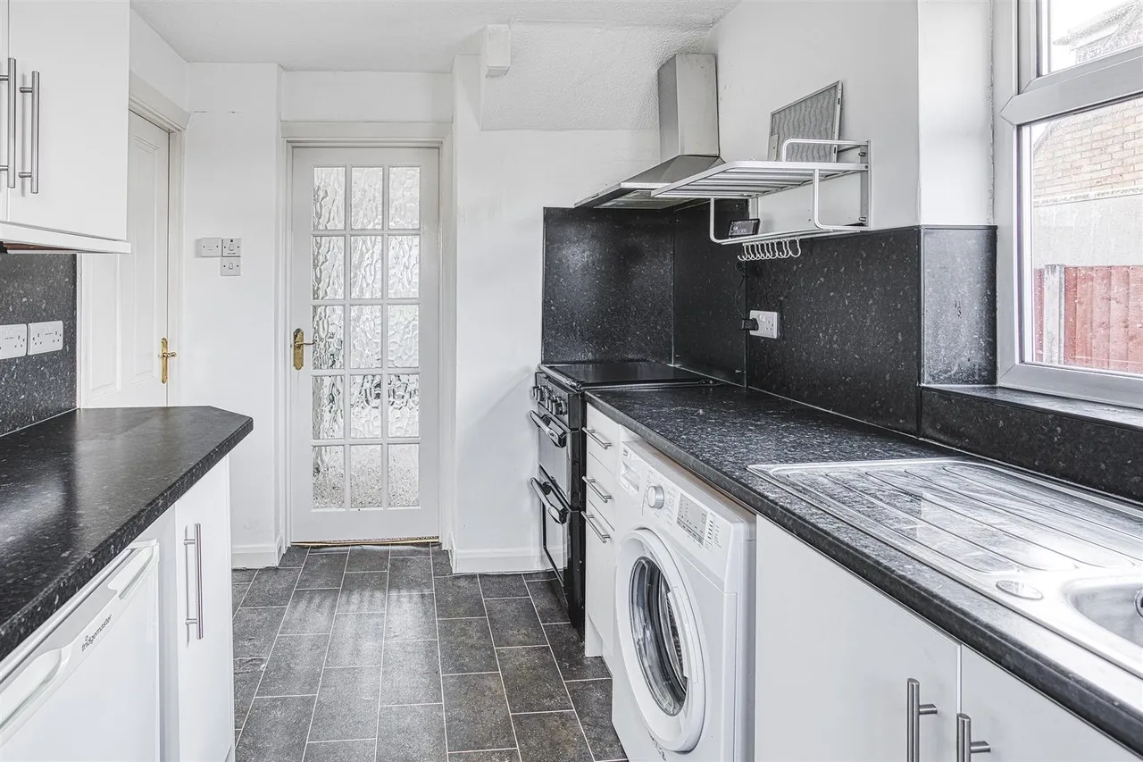 Windermere Crescent, Allestree, photo 8