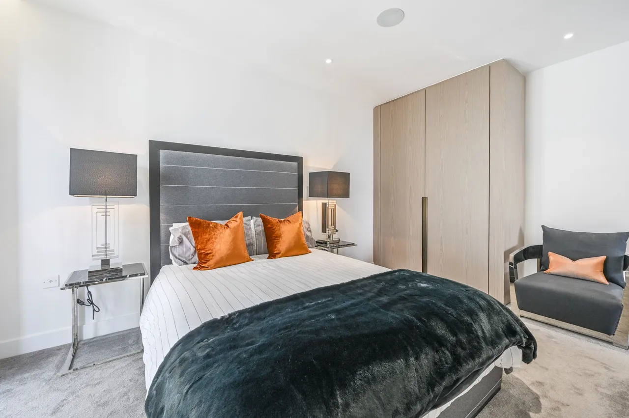 Flat 801, Ariel House, 144 Vaughan Way, London, photo 11