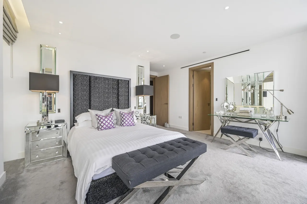 Flat 801, Ariel House, 144 Vaughan Way, London, photo 3