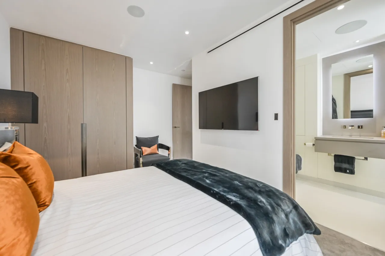 Flat 801, Ariel House, 144 Vaughan Way, London, photo 12