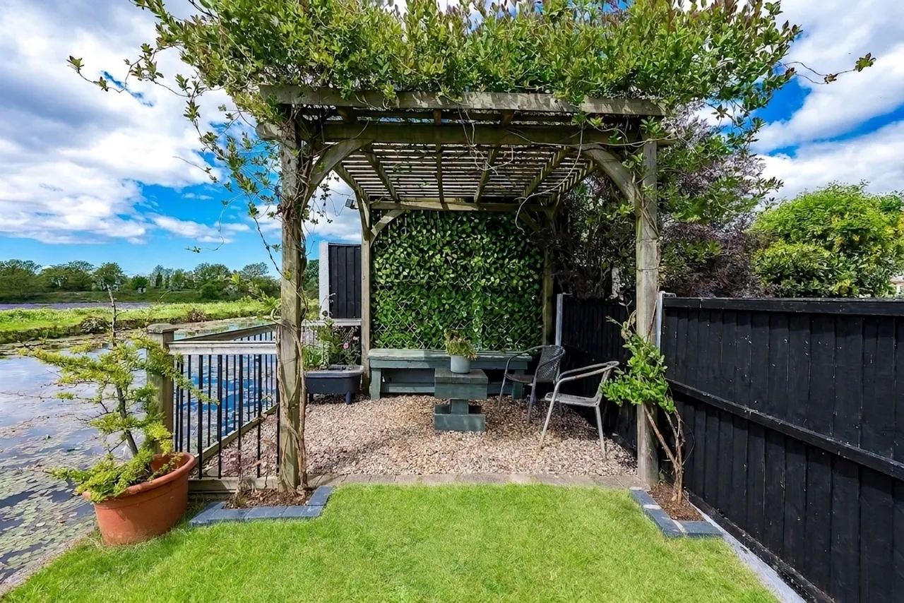 Willow Hey, Maghull, L31, photo 53