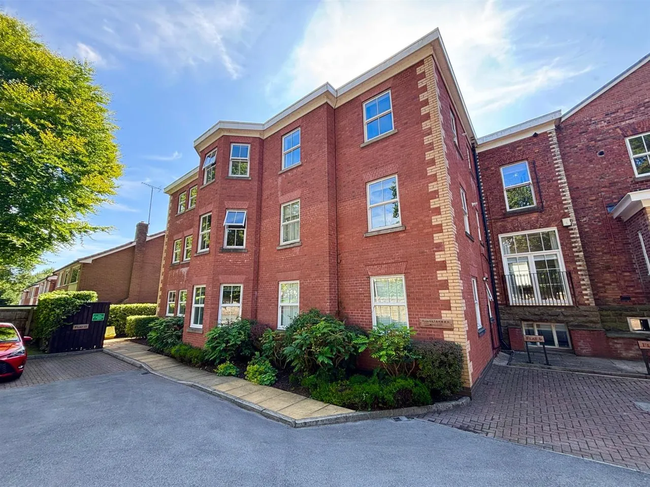 2 bed flat for sale, Prestbury Road, Macclesfield, SK10