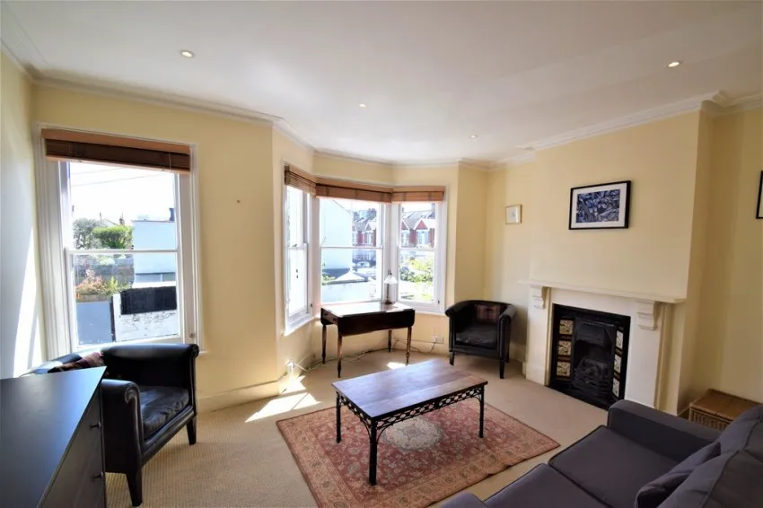Rothschild Road, W4, photo 2