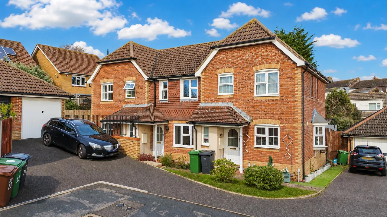 2 bed house for sale, Cookson Gardens, Hastings
