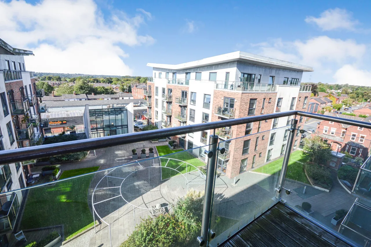 Longfield Centre, Prestwich, M25, photo 2