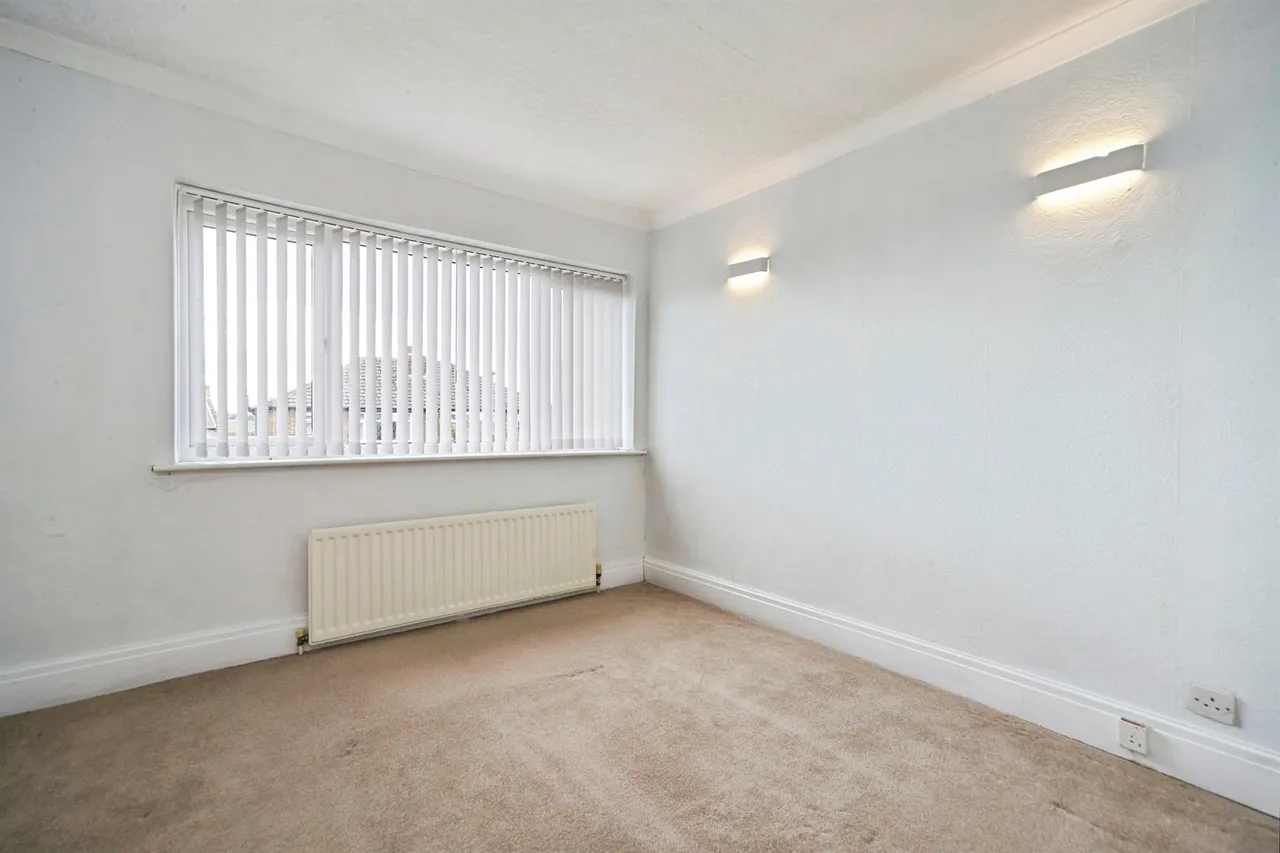 Smalewell Drive, Pudsey, LS28, photo 12