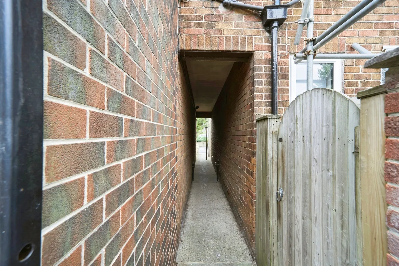 Smalewell Drive, Pudsey, LS28, photo 19