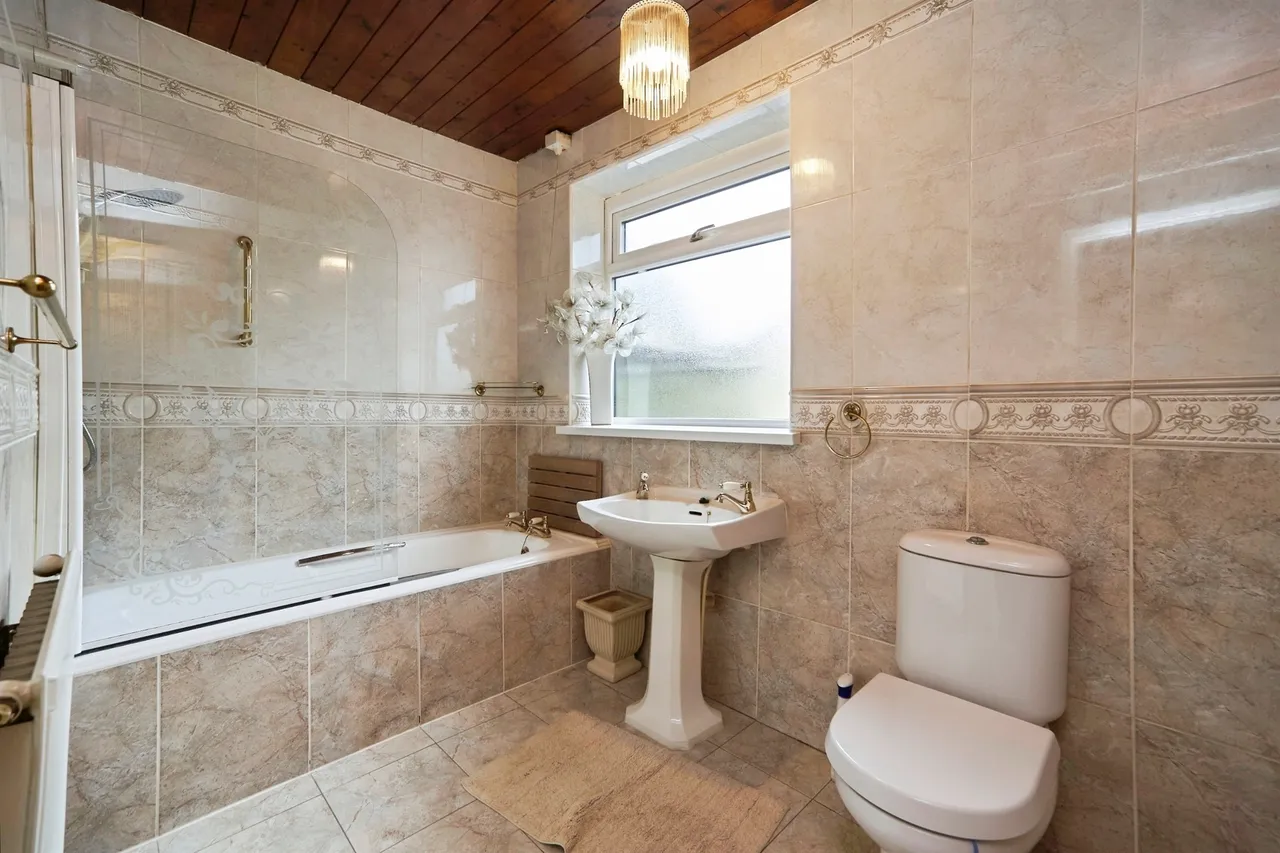 Smalewell Drive, Pudsey, LS28, photo 10