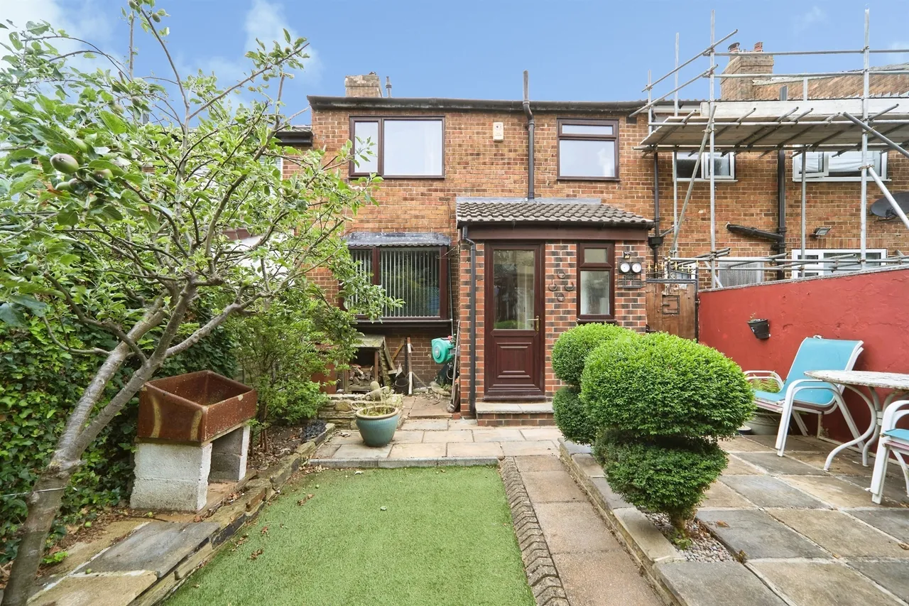 Smalewell Drive, Pudsey, LS28, photo 8