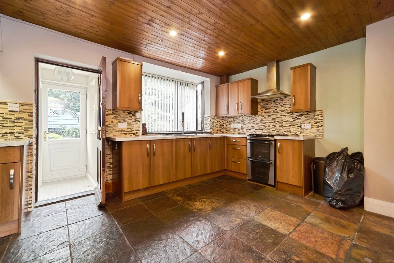 Smalewell Drive, Pudsey, LS28, photo 3