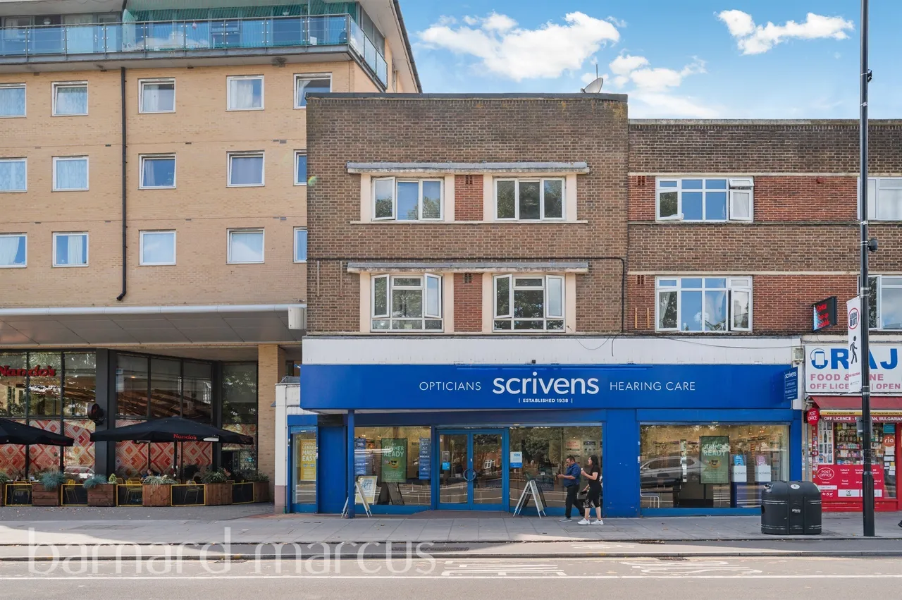 2 bed flat for sale — Wilton Parade, Feltham