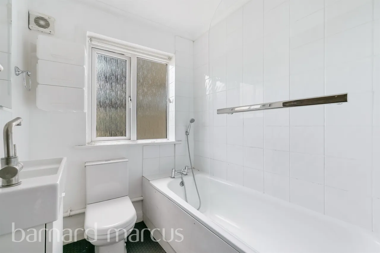 Wilton Parade, Feltham, photo 9