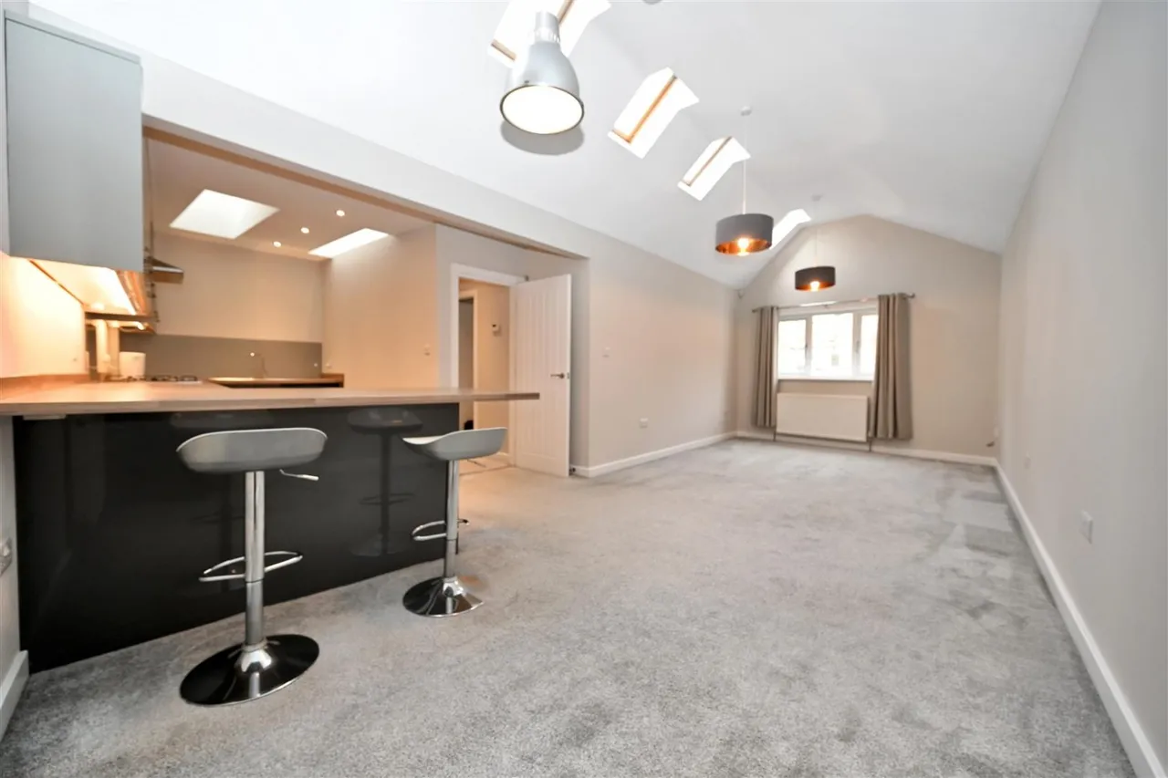 Town Street, Rawdon, LS19, photo 2