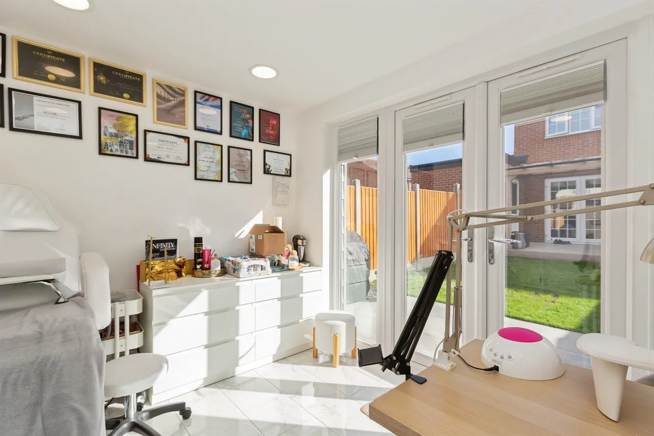 Omega Court, Leighton Buzzard, LU7, photo 17