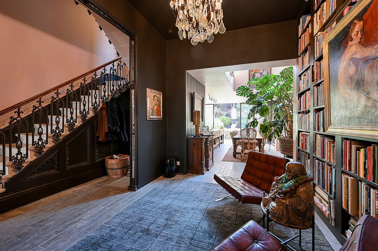 5 bed house for sale — 6 Frithville Gardens, London