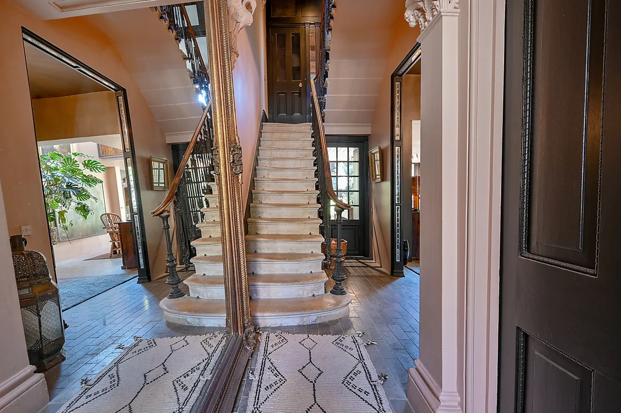 6 Frithville Gardens, London, photo 8