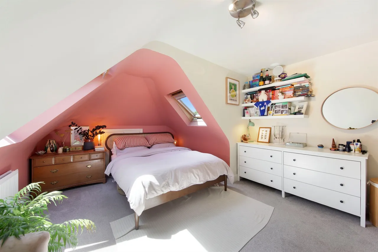 2 bed flat for sale — Polworth Road, London