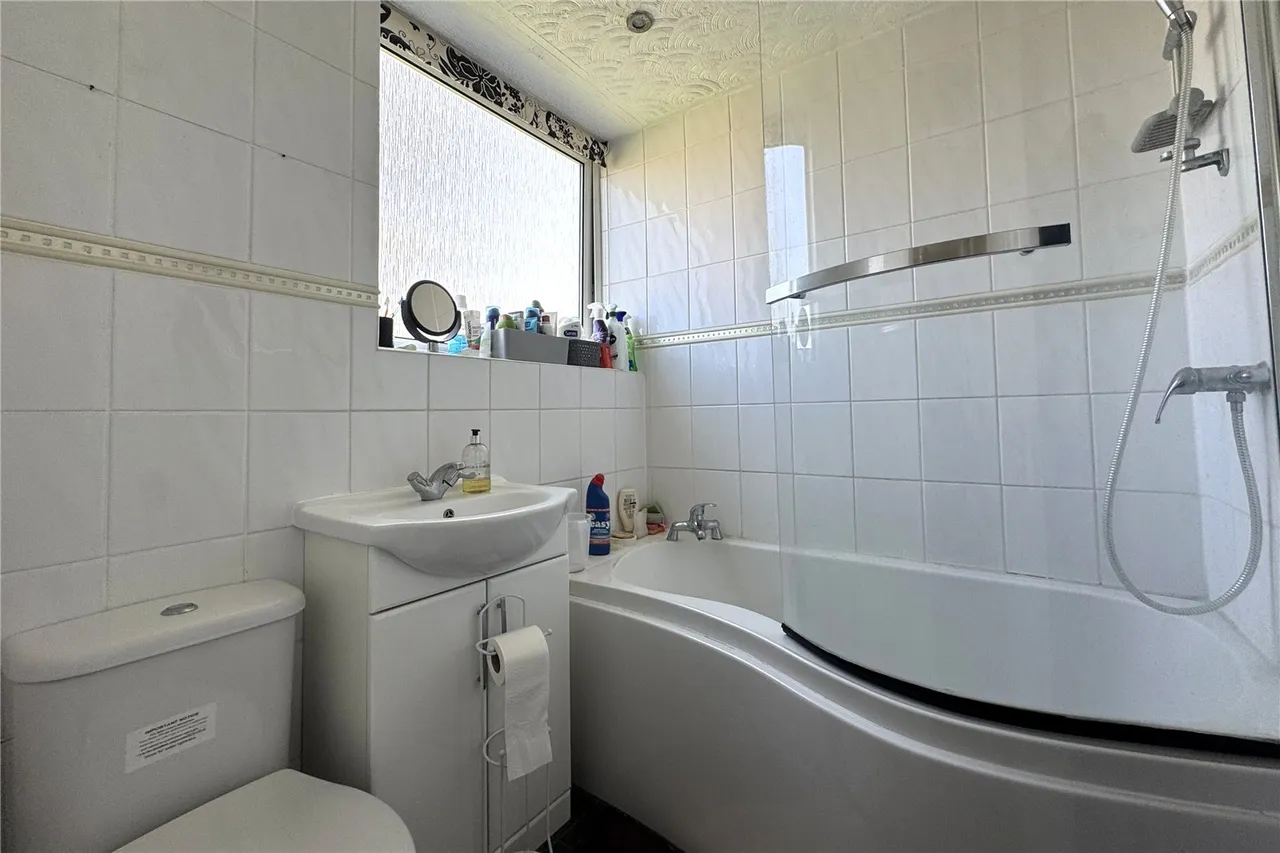 Ballantyne Road, Farnborough, Hampshire, GU14 8SN, photo 6