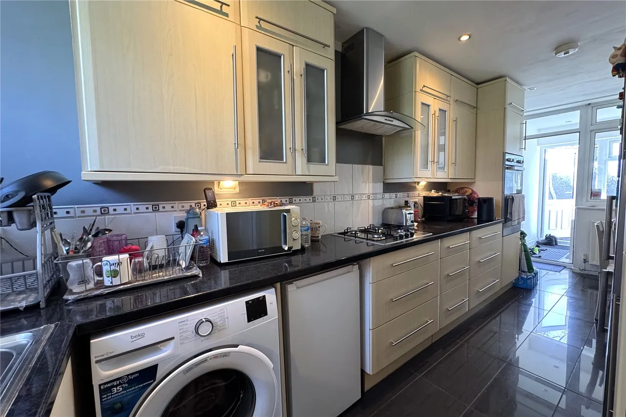 Ballantyne Road, Farnborough, Hampshire, GU14 8SN, photo 2