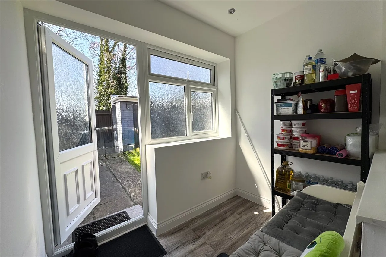 Ballantyne Road, Farnborough, Hampshire, GU14 8SN, photo 5
