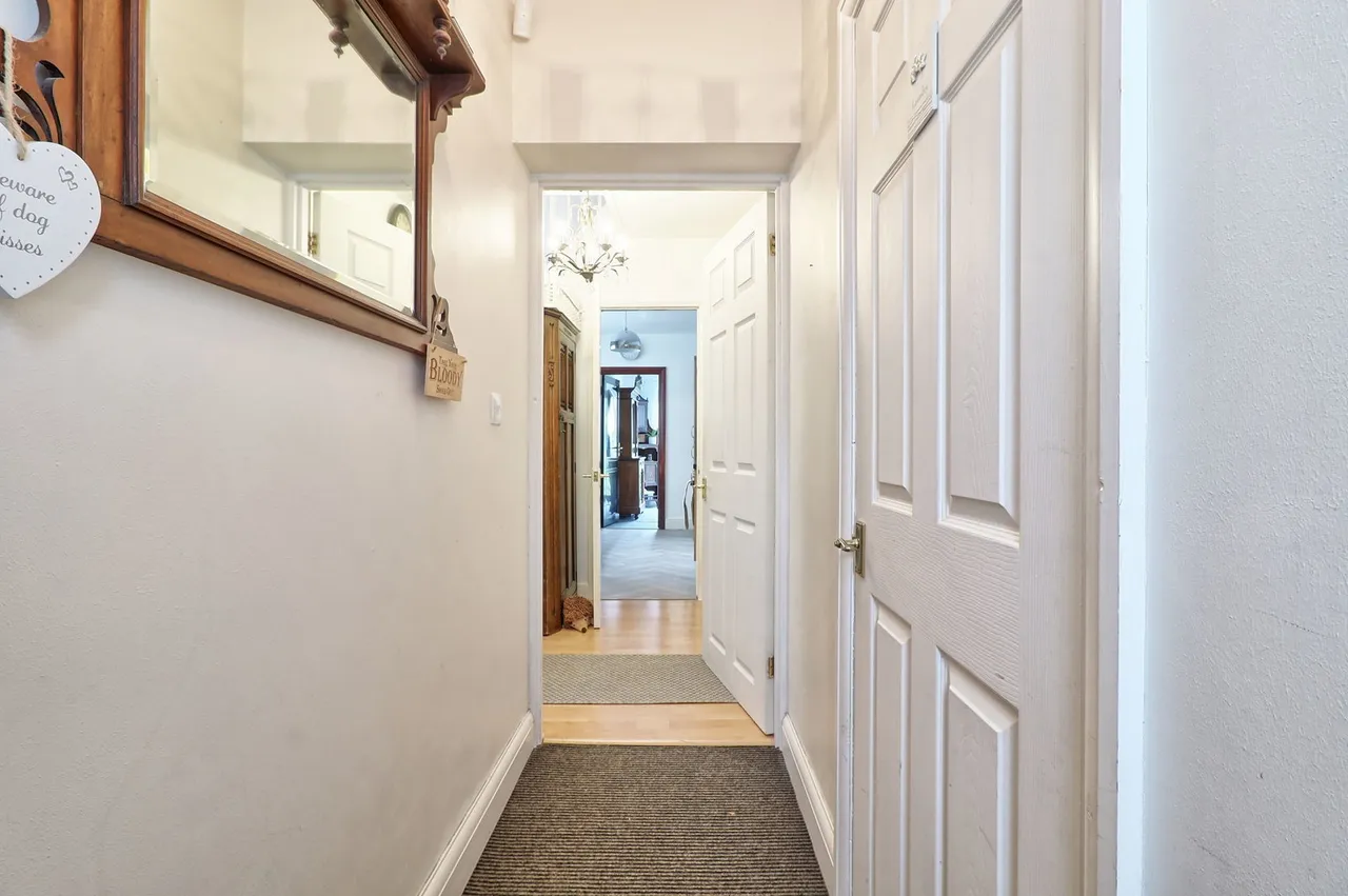 Laburnum Walk, Hornchurch, RM12, photo 5