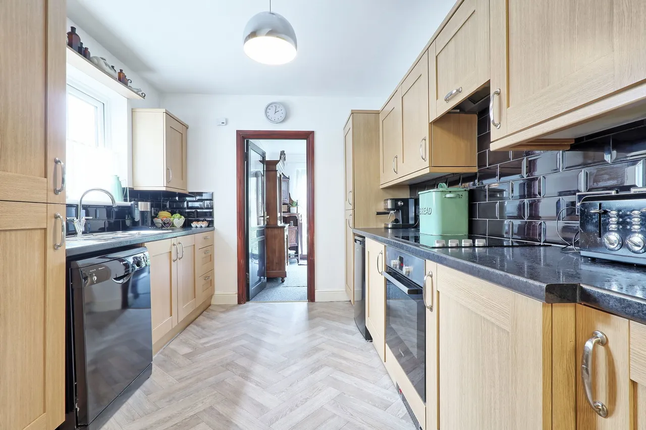 Laburnum Walk, Hornchurch, RM12, photo 3