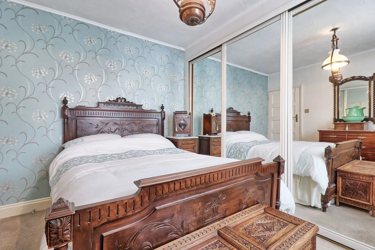 Laburnum Walk, Hornchurch, RM12, photo 18