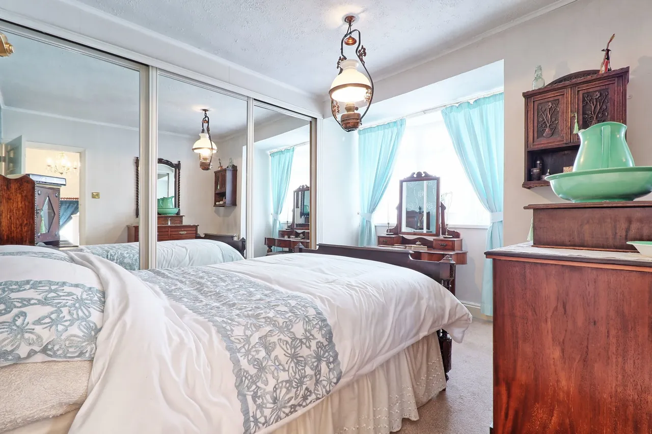 Laburnum Walk, Hornchurch, RM12, photo 19