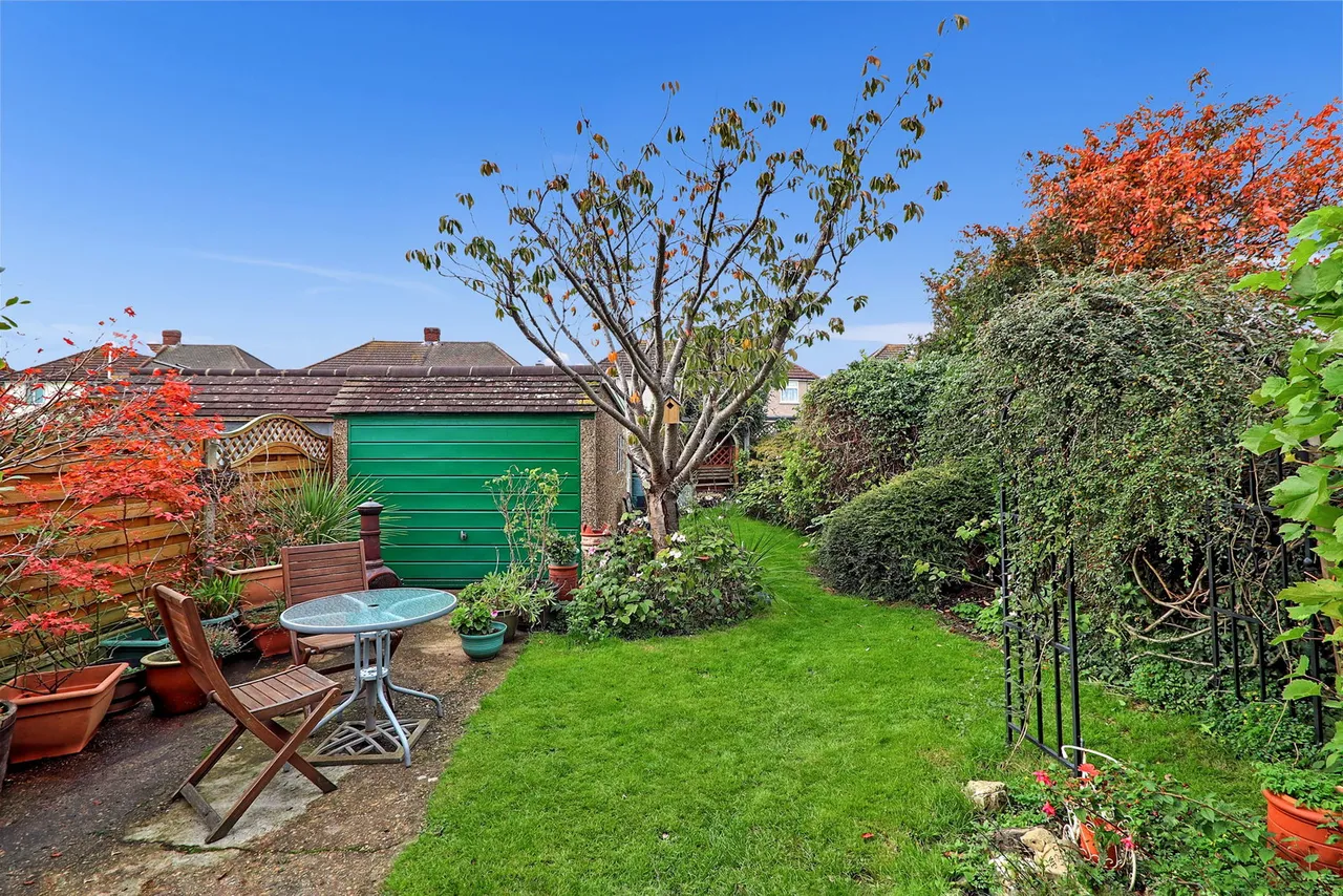 Laburnum Walk, Hornchurch, RM12, photo 4