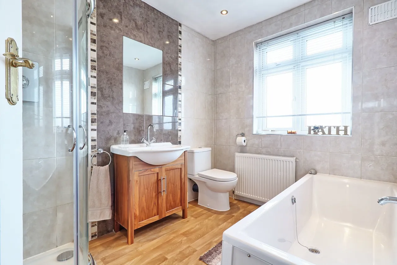 Laburnum Walk, Hornchurch, RM12, photo 23